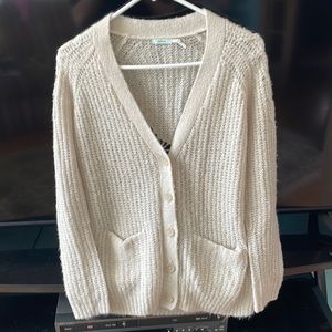 “Kimchi Blue”V neck cardigan sweater size small.5 front buttons,2  front pockets